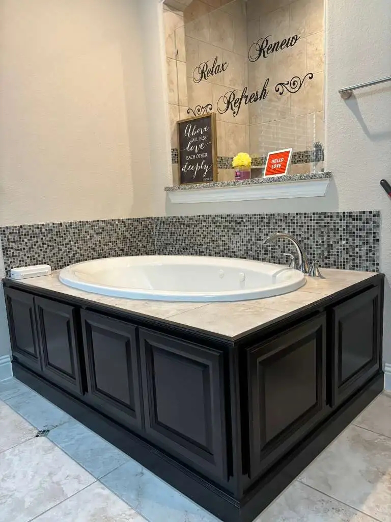 Bathroom after professional cleaning - Dallas TX house cleaning results