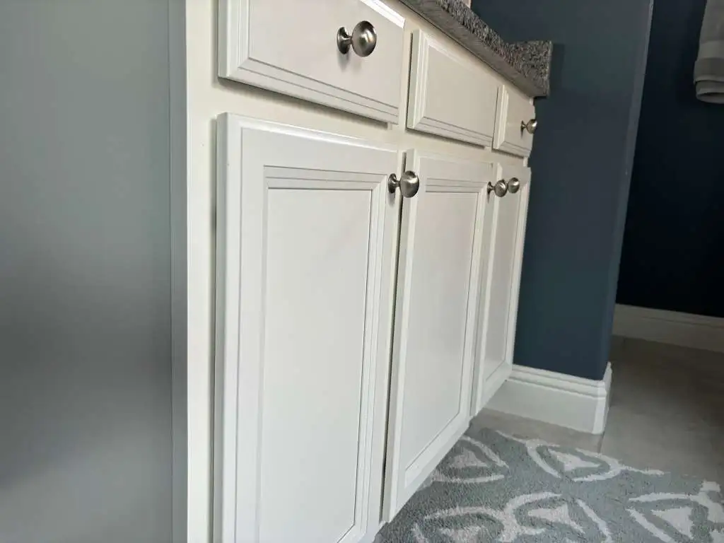 Clean bathroom cabinet