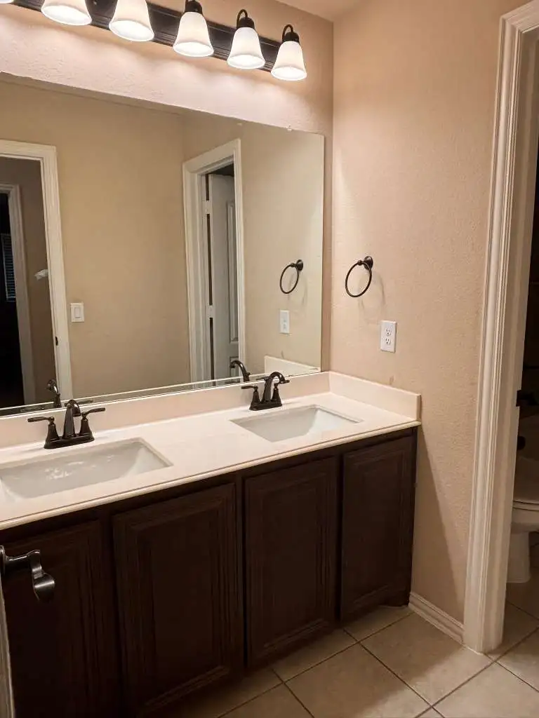 Clean bathroom sink