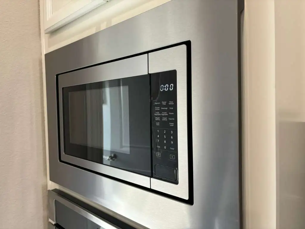 Clean microwave exterior